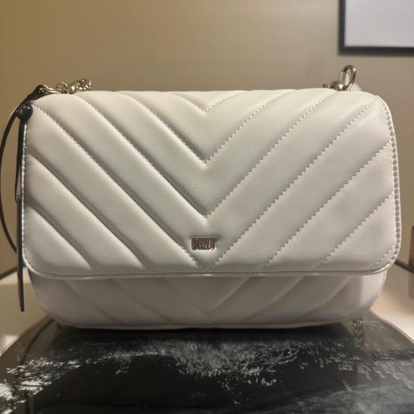 Brand NEW DKNY bag - Picture 2 of 2